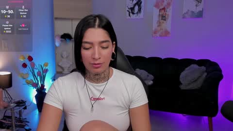 Snapshot of _louane_bour chatting on January 2025 02:18:01 PM Laura Independent Model online show from January 2025 02:18:01 PM