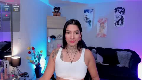 Snapshot of _louane_bour chatting on January 2025 01:19:02 PM Laura Independent Model online show from January 2025 01:19:02 PM