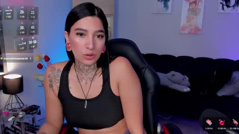 Snapshot of _louane_bour chatting on January 2025 03:57:02 PM Laura Independent Model online show from January 2025 03:57:02 PM