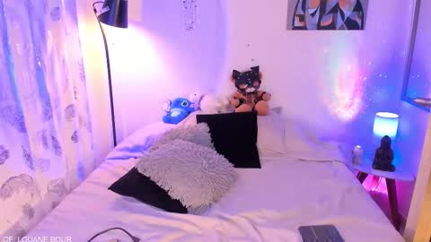 Snapshot of _louane_bour chatting on February 2026 12:31:01 AM Laura Independent Model online show from February 2026 12:31:01 AM