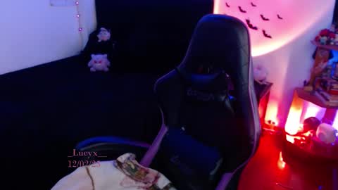 Queen.  Help me reach 100 thumbs up  online show from February 2025 09:33:01 PM