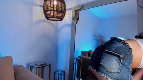 Snapshot of _luna_dupont_ chatting on January 2025 03:39:01 PM Luna online show from January 2025 03:39:01 PM