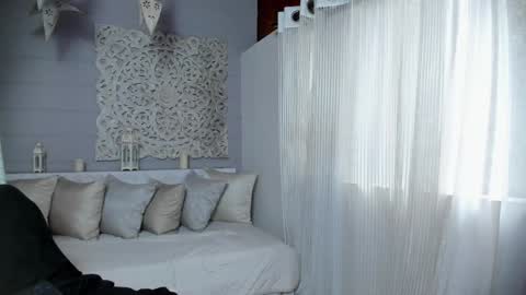 Snapshot of _luna_dupont_ chatting on February 2025 12:25:02 PM Luna online show from February 2025 12:25:02 PM