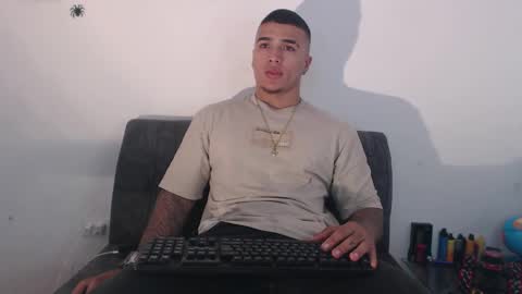 Snapshot of _luxury_23 chatting on January 2025 12:48:01 PM STIVEN online show from January 2025 12:48:01 PM