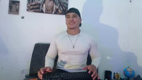 Snapshot of _luxury_23 chatting on February 2025 06:06:02 AM STIVEN online show from February 2025 06:06:02 AM