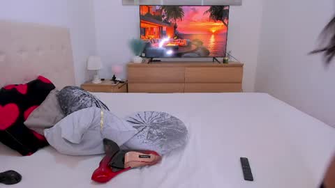 Lynna online show from April 2026 10:54:02 PM