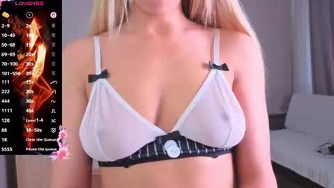 Emma  online show from June 2026 07:22:02 AM