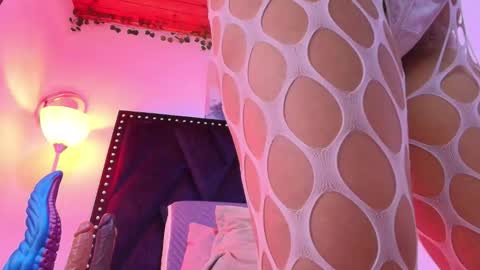 _marcela__ online show from September 2025 12:41:02 PM