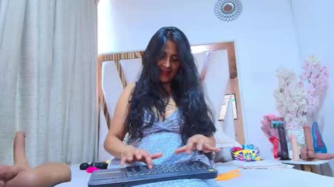 _marcela__ online show from November 2025 12:38:02 PM