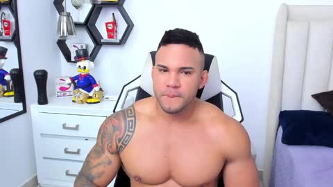 Snapshot of _matthew_santos_ chatting on February 2025 01:14:02 PM _matthew_santos_ online show from February 2025 01:14:02 PM