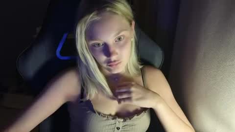 Snapshot of _mayaroberts chatting on July 2026 07:12:02 PM Im Cassy online show from July 2026 07:12:02 PM