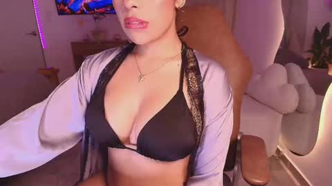 Snapshot of _megan_akbar chatting on November 2025 02:27:02 PM Marce online show from November 2025 02:27:02 PM