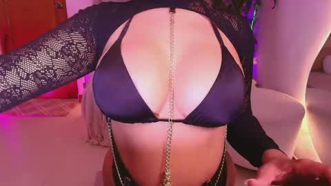 Snapshot of _megan_akbar chatting on April 2026 02:15:01 PM Marce online show from April 2026 02:15:01 PM