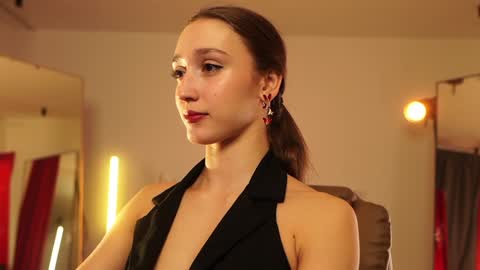 Snapshot of _meganmeow_ chatting on December 2024 03:48:01 AM Saturday - start 2030-2130 GMT online show from December 2024 03:48:01 AM