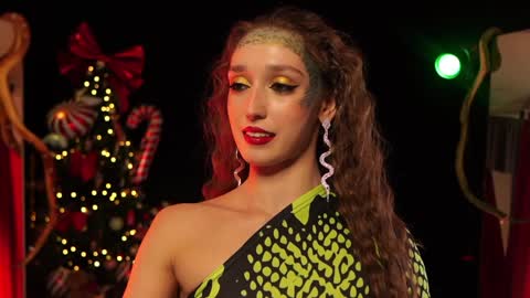 Snapshot of _meganmeow_ chatting on December 2024 10:05:01 PM Saturday - start 2030-2130 GMT online show from December 2024 10:05:01 PM