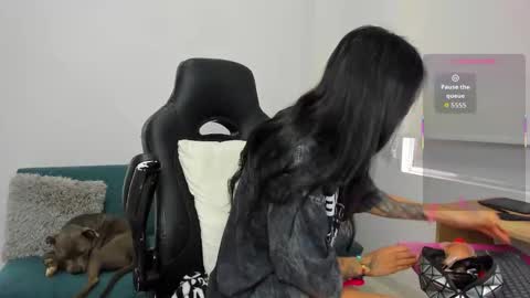 Juli online show from October 2025 02:04:01 PM