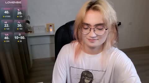 _meow_neko_ online show from November 2025 08:29:01 PM