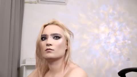 _meow_neko_ online show from March 2026 02:04:02 AM