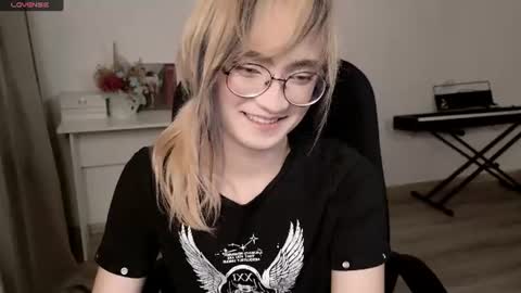 _meow_neko_ online show from July 2026 02:42:02 AM