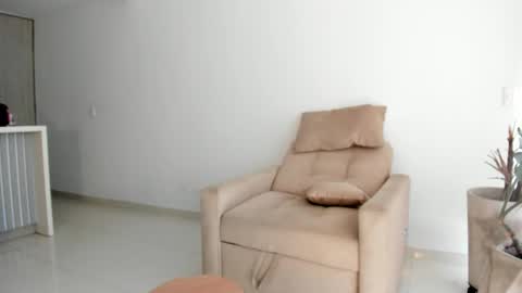 _mia_peach online show from May 2026 09:33:02 PM