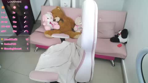 Snapshot of _miaaleon chatting on December 2024 04:20:02 PM Mia online show from December 2024 04:20:02 PM