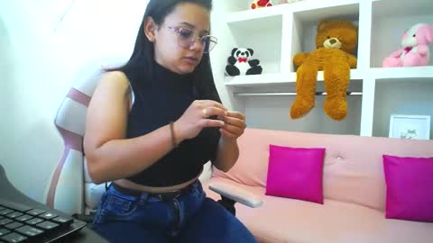 Snapshot of _miaaleon chatting on January 2025 12:50:02 PM Mia online show from January 2025 12:50:02 PM