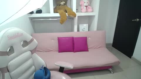 Snapshot of _miaaleon chatting on January 2025 02:44:01 PM Mia online show from January 2025 02:44:01 PM