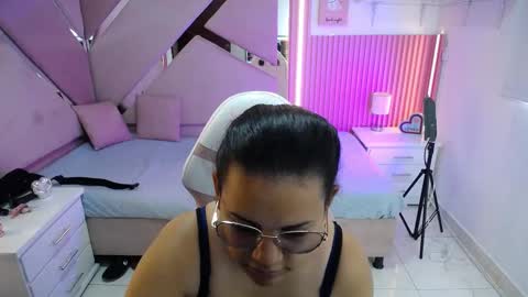 Snapshot of _miaaleon chatting on September 2025 12:21:02 PM Mia online show from September 2025 12:21:02 PM