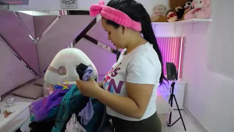 Snapshot of _miaaleon chatting on October 2025 12:38:01 PM Mia online show from October 2025 12:38:01 PM