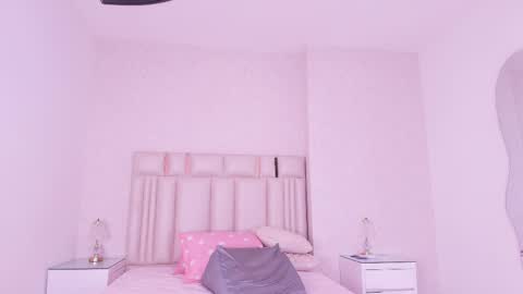 Mia  online show from April 2026 11:59:02 AM