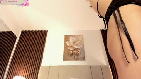 _mila_dyva online show from April 2026 05:39:01 PM