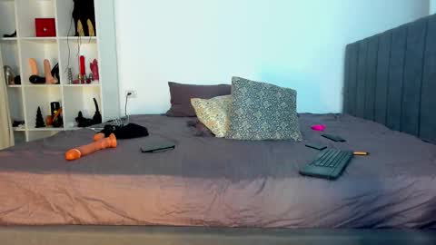 AstrideVonTeese online show from September 2025 04:52:01 PM