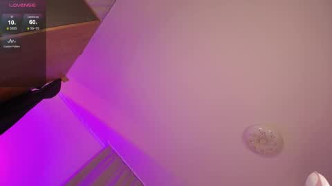 _miray_ online show from October 2025 05:23:02 PM