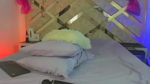 Khloe  online show from March 2025 05:31:02 AM