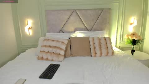 kimberley cruz online show from October 2025 11:22:02 AM