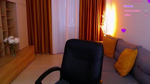 Mia online show from October 2025 07:06:01 AM