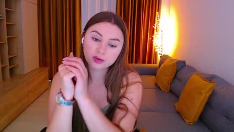 Mia online show from May 2026 10:36:01 AM
