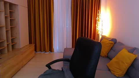 Mia online show from June 2026 09:18:02 AM