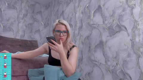 Snapshot of _miss_strawberry_ chatting on January 2025 09:51:02 AM Sofia birthday october 29 online show from January 2025 09:51:02 AM