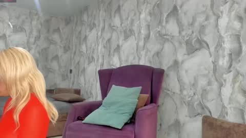 Snapshot of _miss_strawberry_ chatting on September 2025 09:42:02 AM Sofia birthday october 29 online show from September 2025 09:42:02 AM