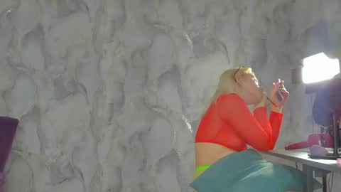 Snapshot of _miss_strawberry_ chatting on October 2025 06:11:01 AM Sofia birthday october 29 online show from October 2025 06:11:01 AM