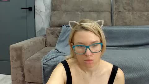 Snapshot of _miss_strawberry_ chatting on January 2026 08:53:02 AM Sofia birthday october 29 online show from January 2026 08:53:02 AM