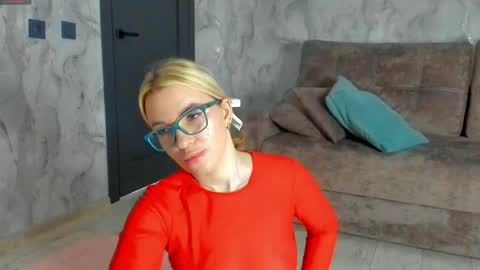 Snapshot of _miss_strawberry_ chatting on April 2026 06:25:01 AM Sofia birthday october 29 online show from April 2026 06:25:01 AM