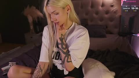 Snapshot of _miumiu_ chatting on February 2025 09:33:01 AM Sasha online show from February 2025 09:33:01 AM