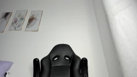 _molly_rosse_ online show from July 2026 12:01:01 PM