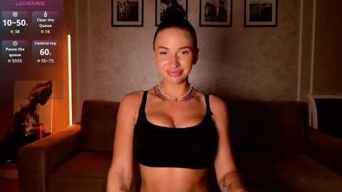 Snapshot of _moon_girl_18 chatting on May 2026 05:41:02 PM Nikol online show from May 2026 05:41:02 PM