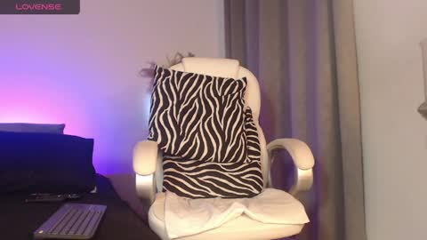 Naia Ross online show from May 2026 01:11:02 AM