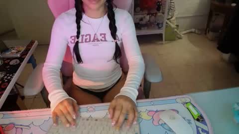Snapshot of _nathaila_ chatting on September 2025 12:01:01 AM _nathaila_ online show from September 2025 12:01:01 AM