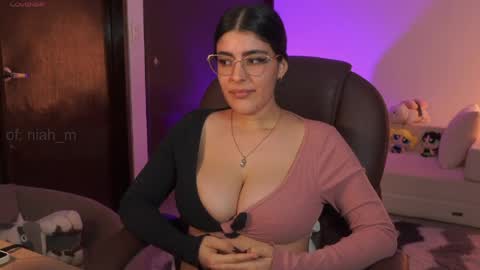 Snapshot of _niah chatting on May 2026 01:57:16 AM NiniHelp me by giving my show a thumbs up online show from May 2026 01:57:16 AM
