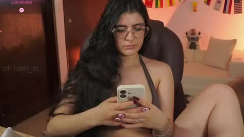 Snapshot of _niah chatting on July 2026 04:19:01 AM NiniHelp me by giving my show a thumbs up online show from July 2026 04:19:01 AM